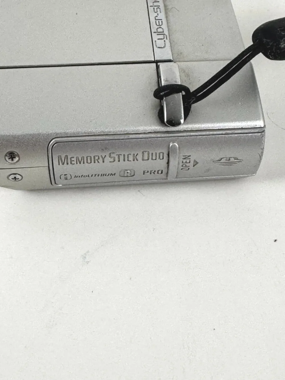 Sony DSC-T30 Cyber Shot Digital Still Camera Silver Made In Japan MC-232